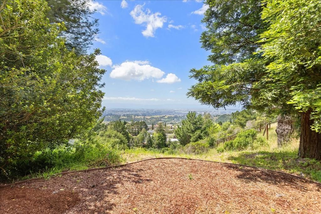 Image 4 of property listing at 13901 Skyline Boulevard, Oakland, CA 94619