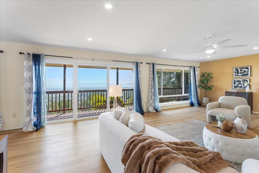 Image 7 of property listing at 13901 Skyline Boulevard, Oakland, CA 94619