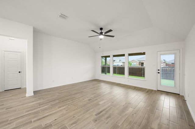 906 Madeline Lane, Cleburne, TX 76033