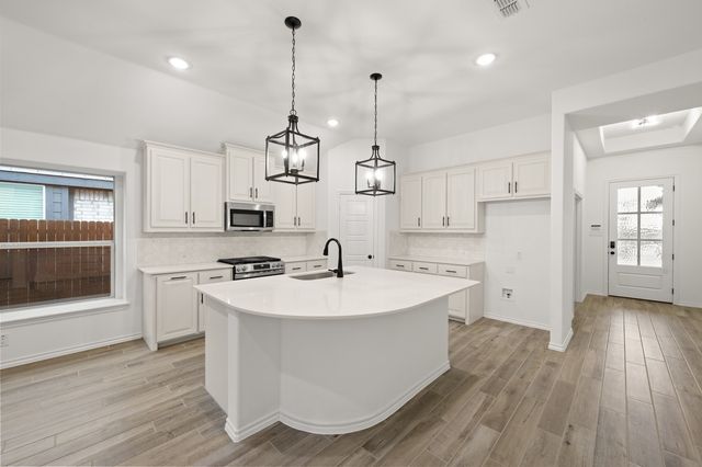 906 Madeline Lane, Cleburne, TX 76033