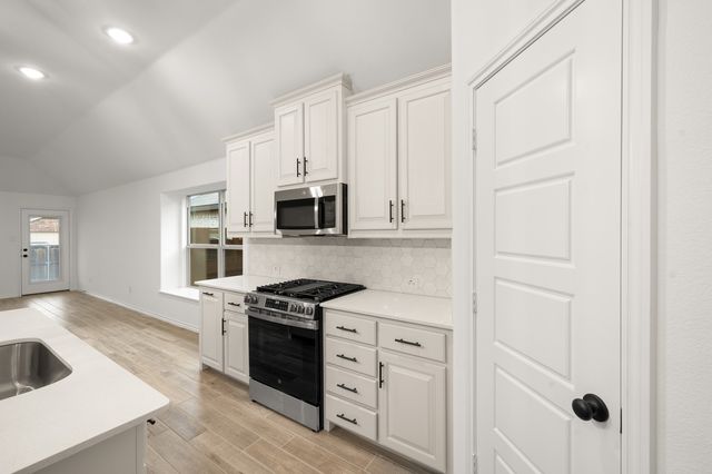 906 Madeline Lane, Cleburne, TX 76033
