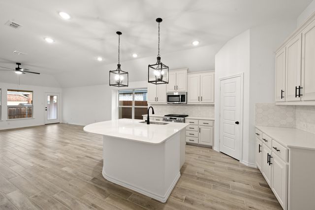 906 Madeline Lane, Cleburne, TX 76033