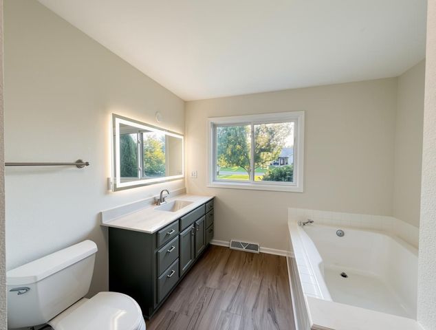 N7816 Maple Ridge ROAD, Oconomowoc, WI 53066