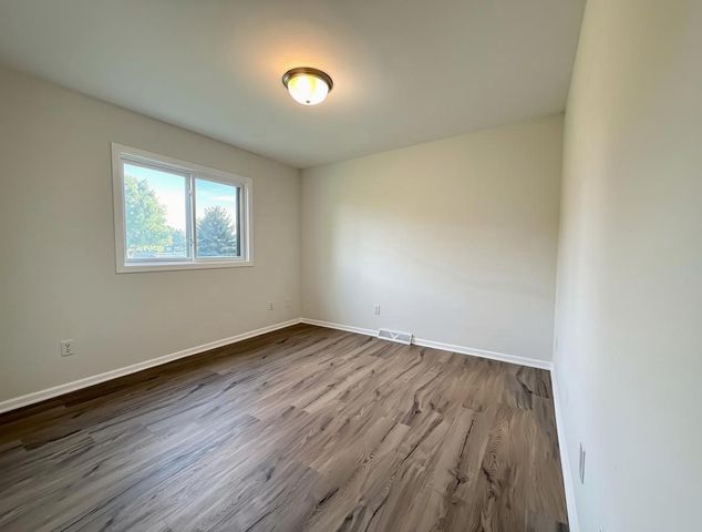 N7816 Maple Ridge ROAD, Oconomowoc, WI 53066