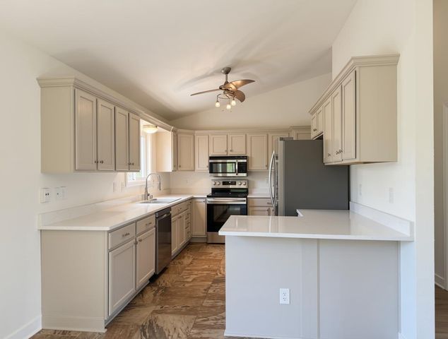 N7816 Maple Ridge ROAD, Oconomowoc, WI 53066