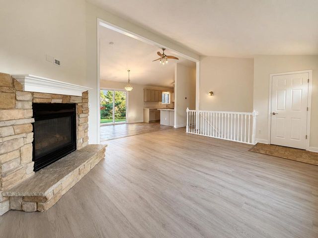 N7816 Maple Ridge ROAD, Oconomowoc, WI 53066