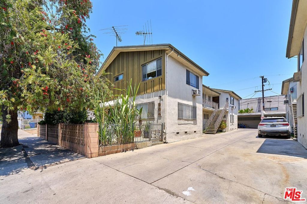 964 S New Hampshire Avenue, Los Angeles, CA 90006