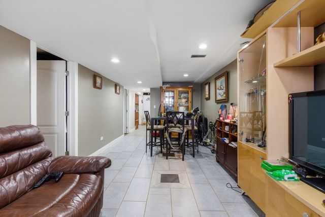 5711 S Lowe Avenue, Chicago, IL 60621