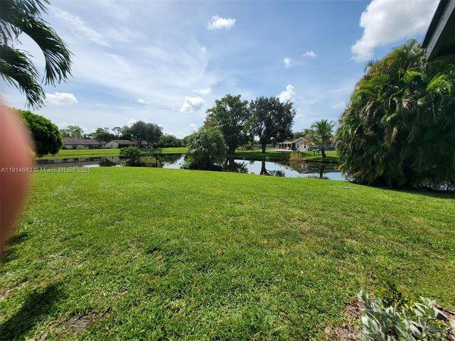 469 Long Bow Ct 469, Royal Palm Beach, FL 33411