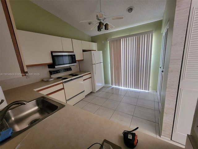 469 Long Bow Ct 469, Royal Palm Beach, FL 33411