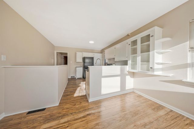 5910 Newburgh Road, Evansville, IN 47715