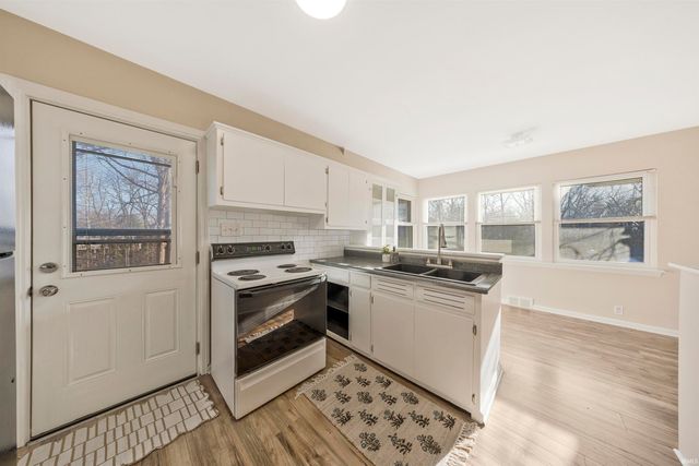 5910 Newburgh Road, Evansville, IN 47715