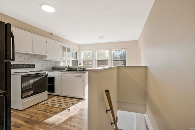 5910 Newburgh Road, Evansville, IN 47715