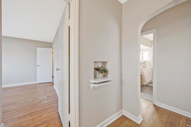 5910 Newburgh Road, Evansville, IN 47715