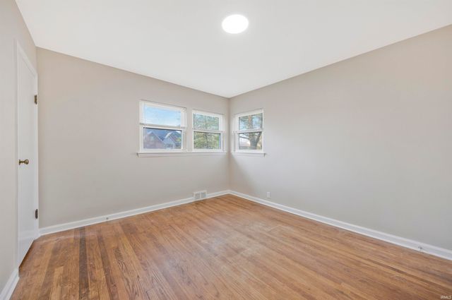 5910 Newburgh Road, Evansville, IN 47715