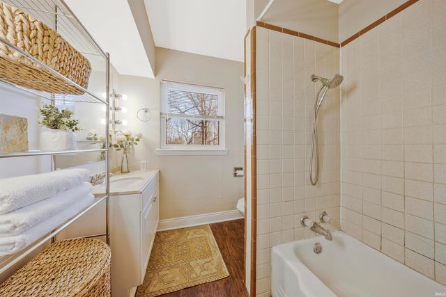 5910 Newburgh Road, Evansville, IN 47715