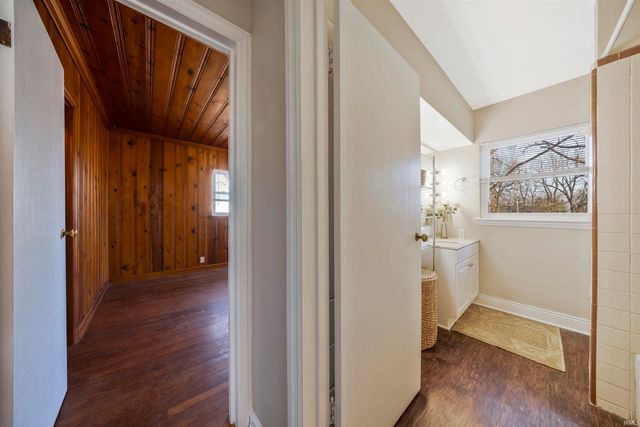 5910 Newburgh Road, Evansville, IN 47715