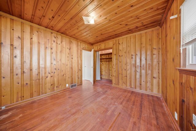 5910 Newburgh Road, Evansville, IN 47715