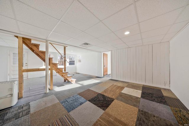 5910 Newburgh Road, Evansville, IN 47715