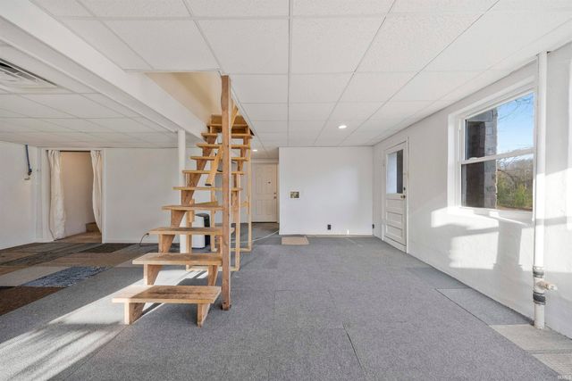 5910 Newburgh Road, Evansville, IN 47715