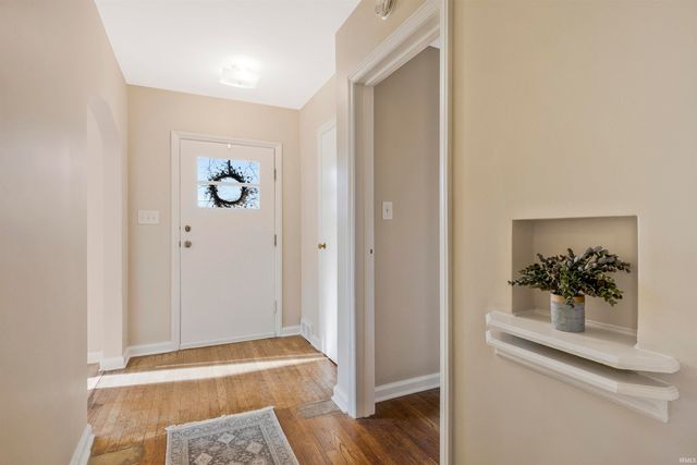 5910 Newburgh Road, Evansville, IN 47715