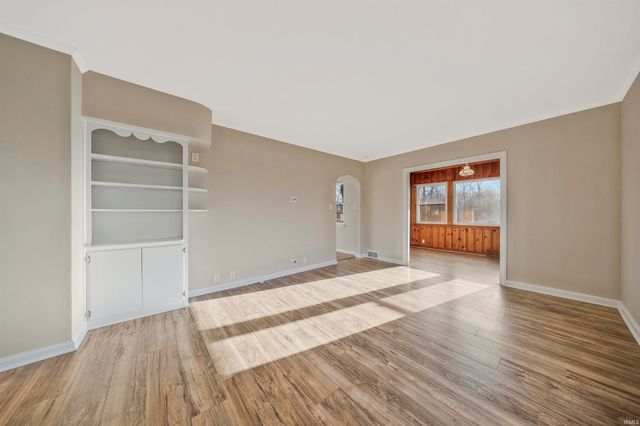 5910 Newburgh Road, Evansville, IN 47715