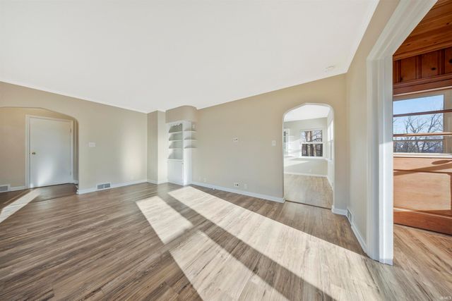 5910 Newburgh Road, Evansville, IN 47715