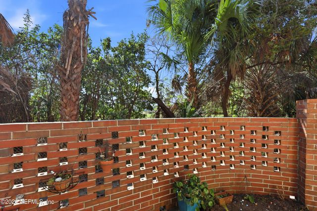 1820 SEVILLA Boulevard 104, Atlantic Beach, FL 32233