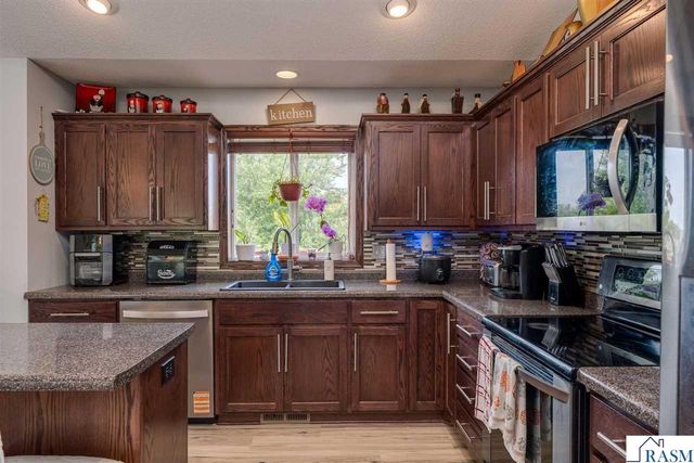 208 Cypress Drive, Mankato, MN 56001