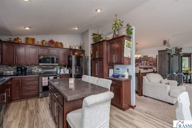 208 Cypress Drive, Mankato, MN 56001