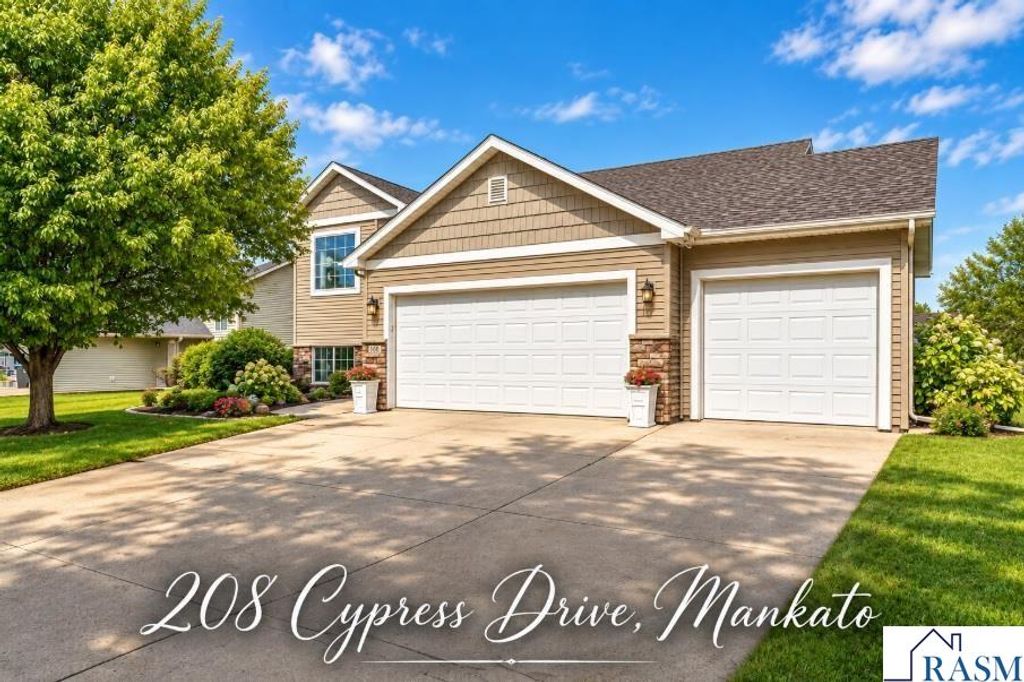 208 Cypress Drive, Mankato, MN 56001