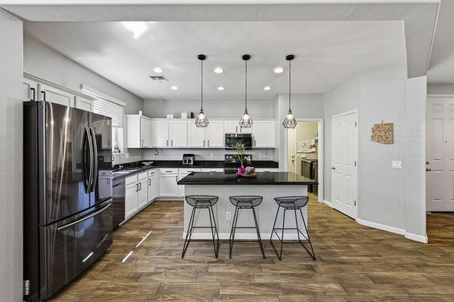 2220 E Flintlock Drive, Gilbert, AZ 85298