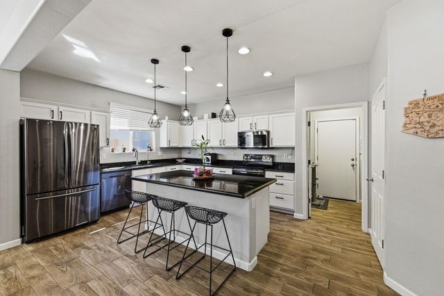 2220 E Flintlock Drive, Gilbert, AZ 85298