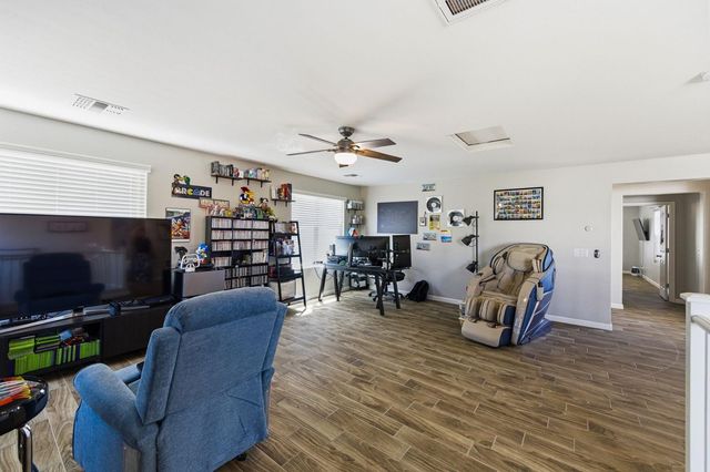 2220 E Flintlock Drive, Gilbert, AZ 85298