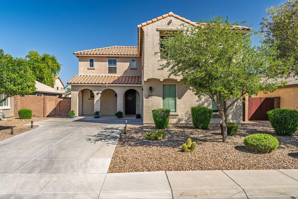2220 E Flintlock Drive, Gilbert, AZ 85298