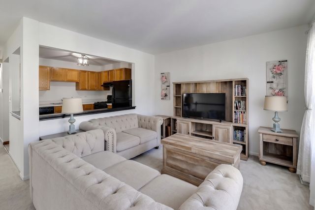 29 N Macgillis Drive 23-3, Round Lake, IL 60073