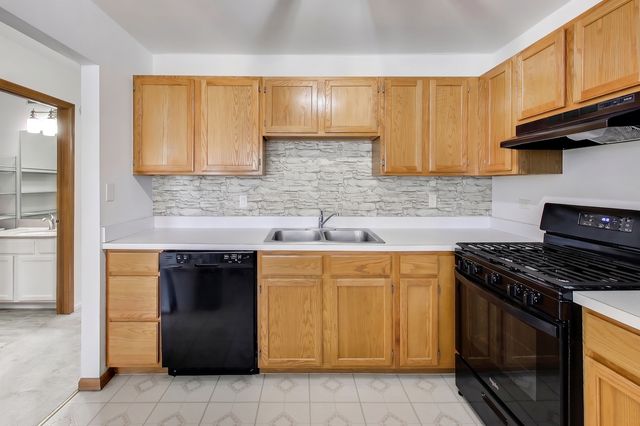 29 N Macgillis Drive 23-3, Round Lake, IL 60073