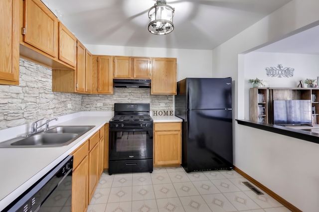 29 N Macgillis Drive 23-3, Round Lake, IL 60073