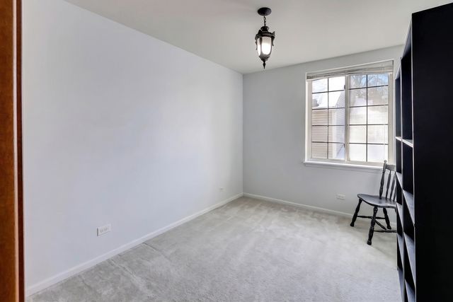 29 N Macgillis Drive 23-3, Round Lake, IL 60073