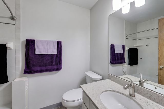 29 N Macgillis Drive 23-3, Round Lake, IL 60073