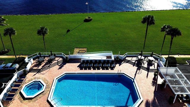 123 Lakeshore Drive 1945, North Palm Beach, FL 33408