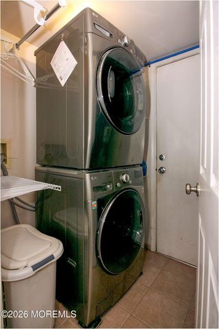 14 Kiwi Loop, Howell, NJ 07731