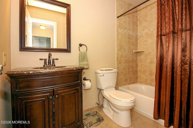 14 Kiwi Loop, Howell, NJ 07731