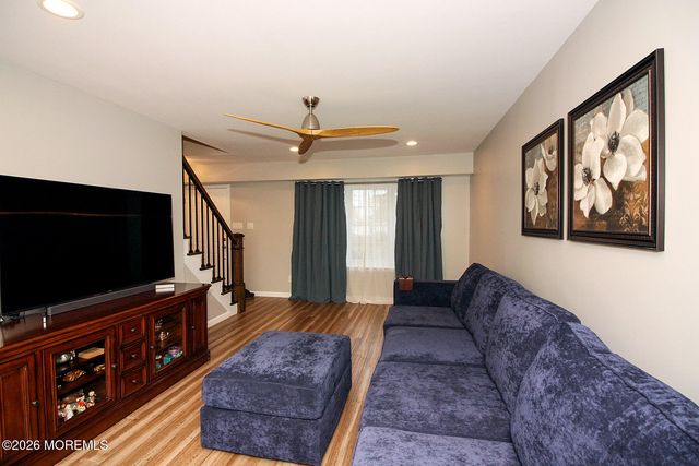 14 Kiwi Loop, Howell, NJ 07731