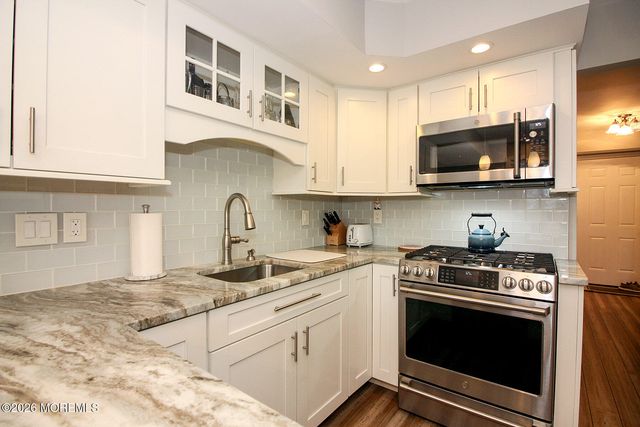 14 Kiwi Loop, Howell, NJ 07731