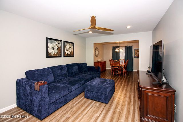 14 Kiwi Loop, Howell, NJ 07731