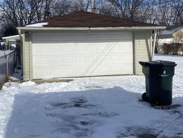 22521 Euclid Street, St. Clair Shores, MI 48082