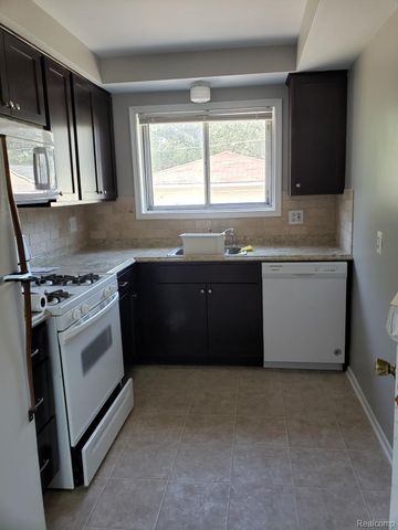 22521 Euclid Street, St. Clair Shores, MI 48082