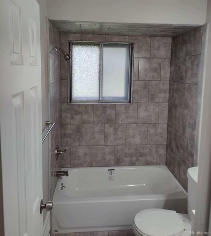 22521 Euclid Street, St. Clair Shores, MI 48082