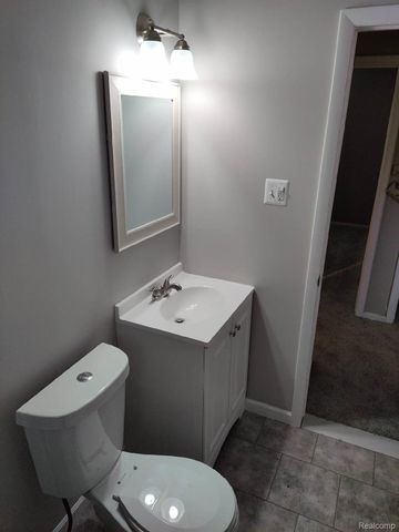 22521 Euclid Street, St. Clair Shores, MI 48082